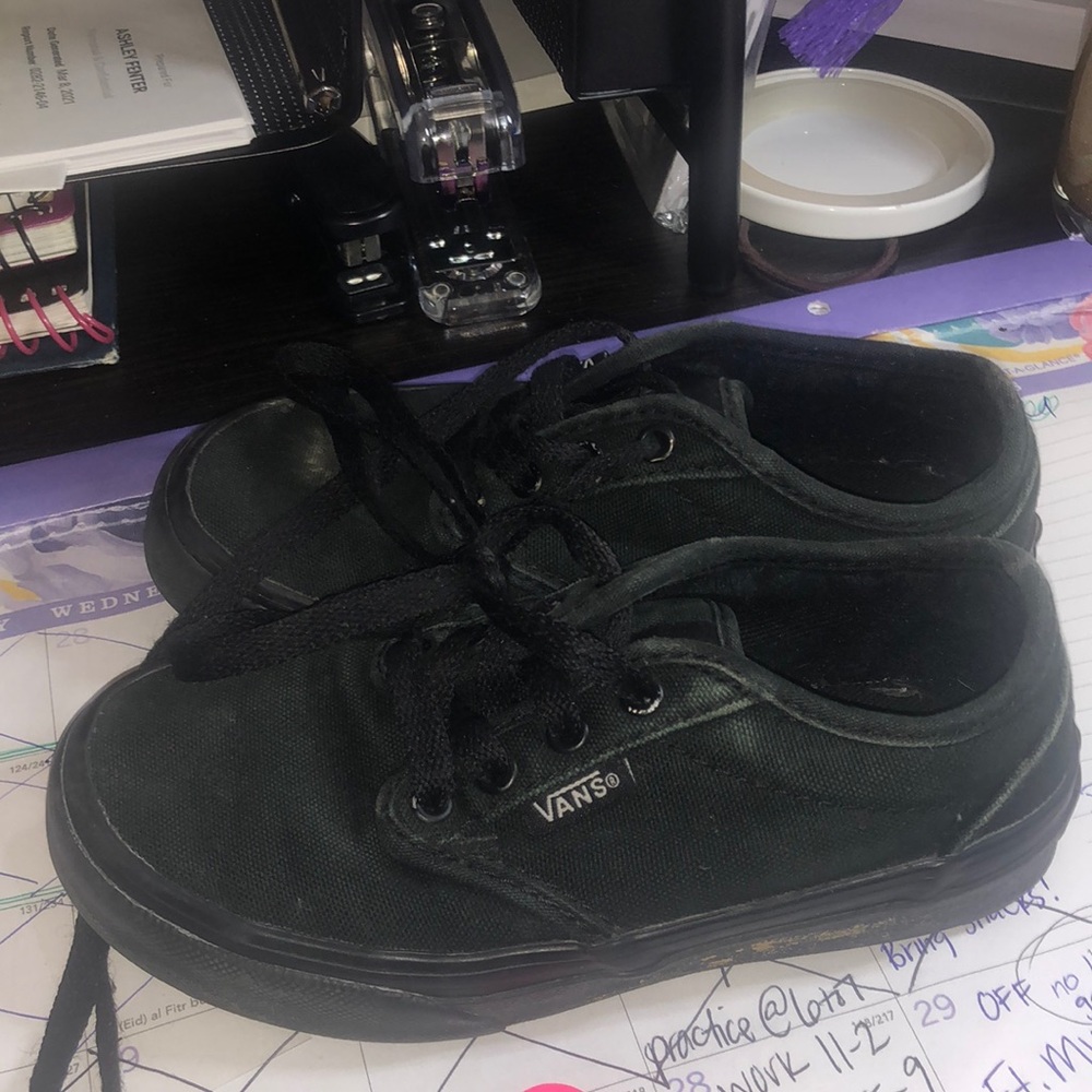Kids low top Vans shoes